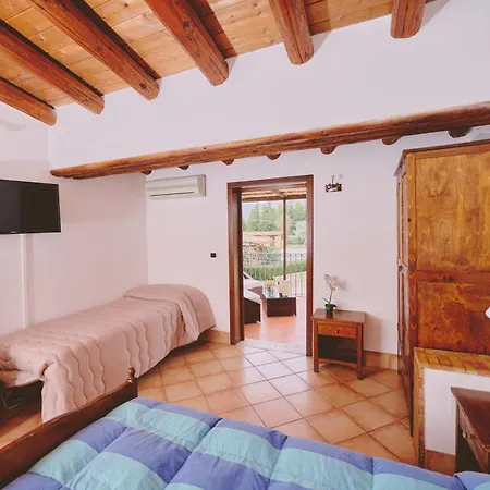 Casale Degli Ulivi Bed & Breakfast *